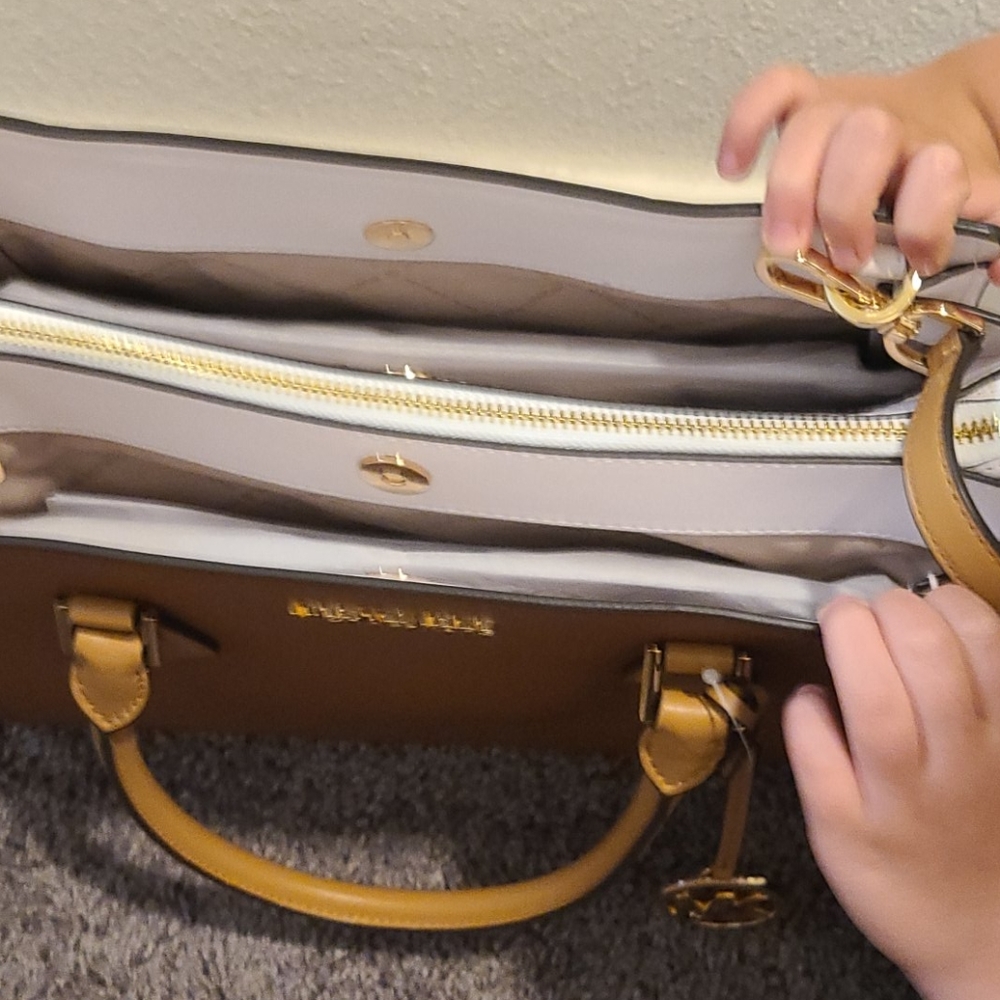 Purse - Picture 2 of 5